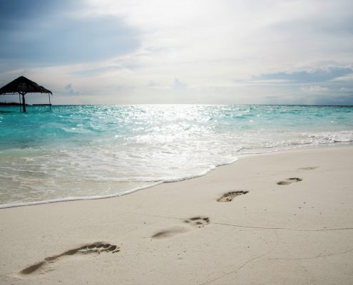 Maldive passeggiate sulla spiaggia a Filitheyo